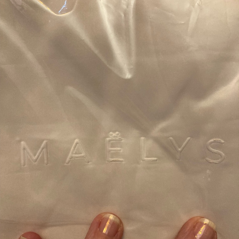 NIB UNOPENED Maëlys Cream Makeup Bag